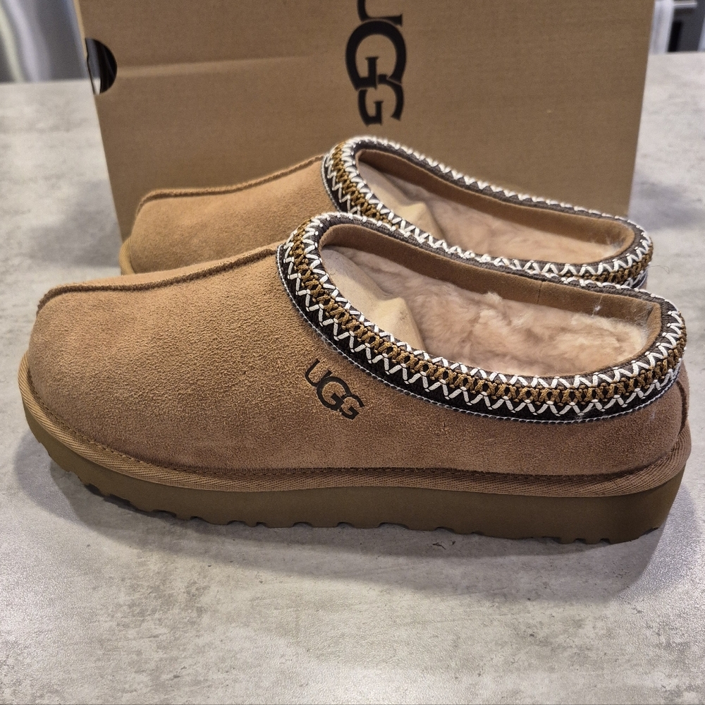UGG Tasman Women’s Slippers Size 10 in Chestnut 5955-CHE. New In Box